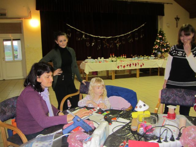 Božično novoletni bazar, delavnice za otroke - foto