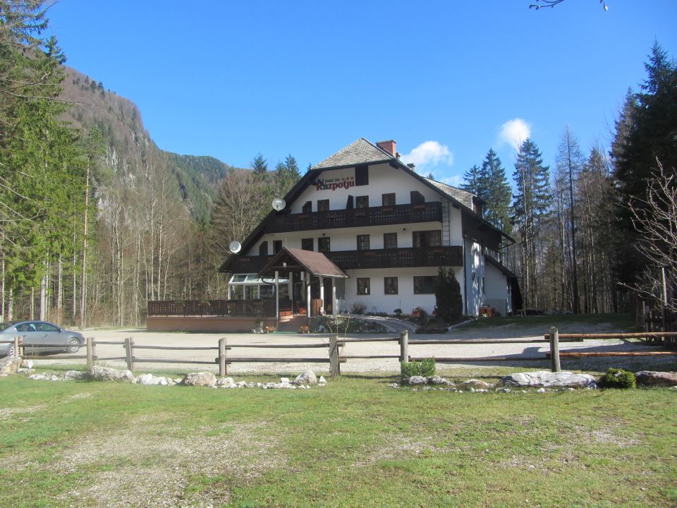 Logarska dolina 2, april 2014 - foto povečava