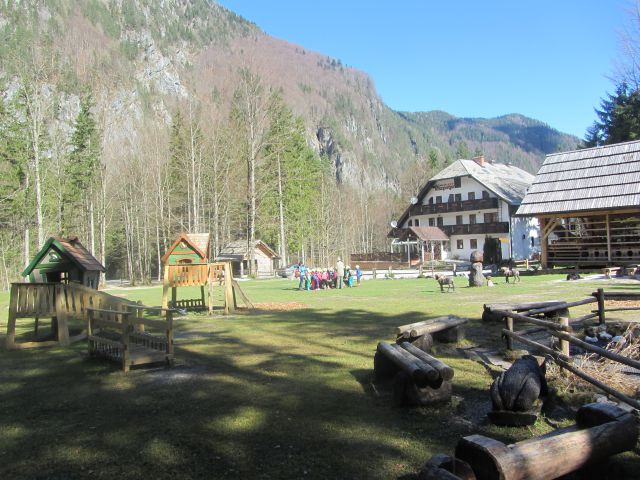 Logarska dolina 2, april 2014 - foto