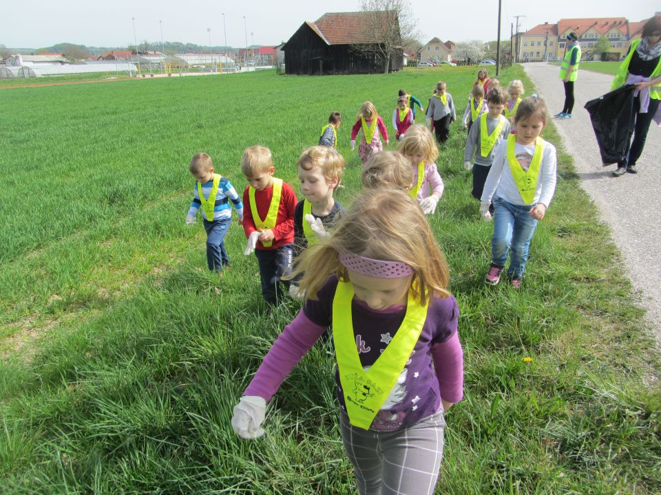 Rumena igralnica, april, maj 2014 - foto povečava