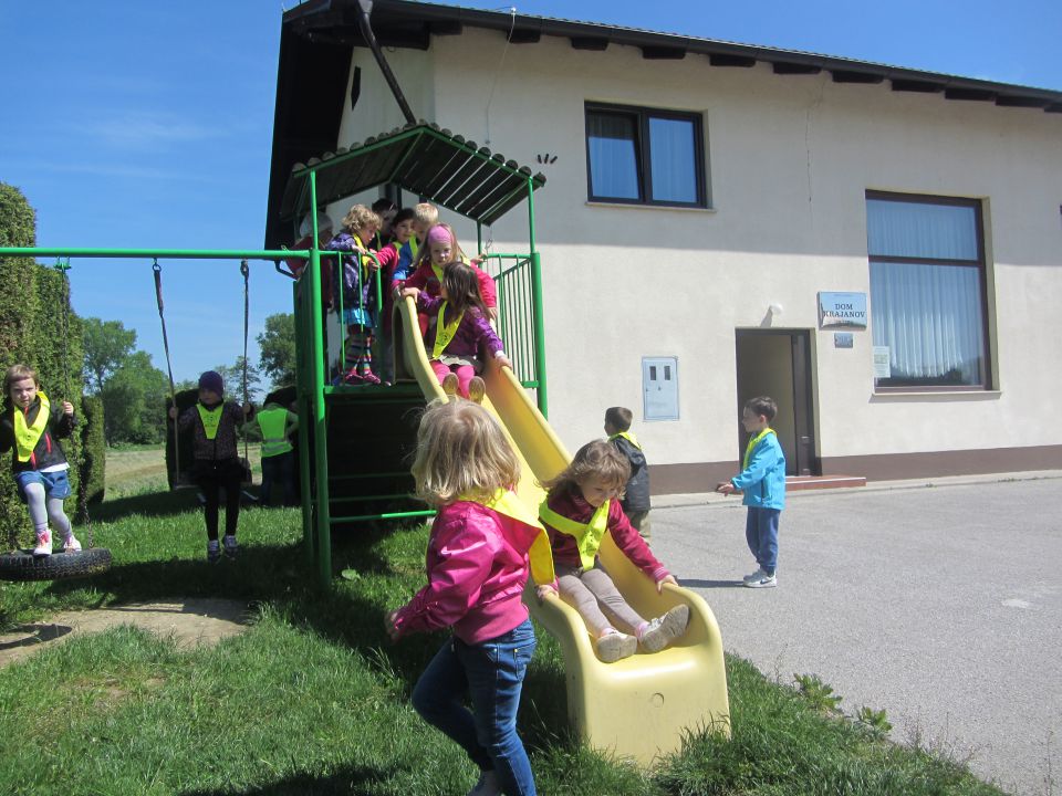 Rumena igralnica, april, maj 2014 - foto povečava