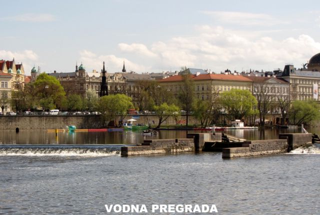 12. 13. 4. - praga - vožnja po Vltavi - foto