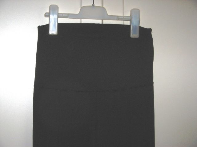 črne dolge hlače št. S, 6 EUR - spredaj