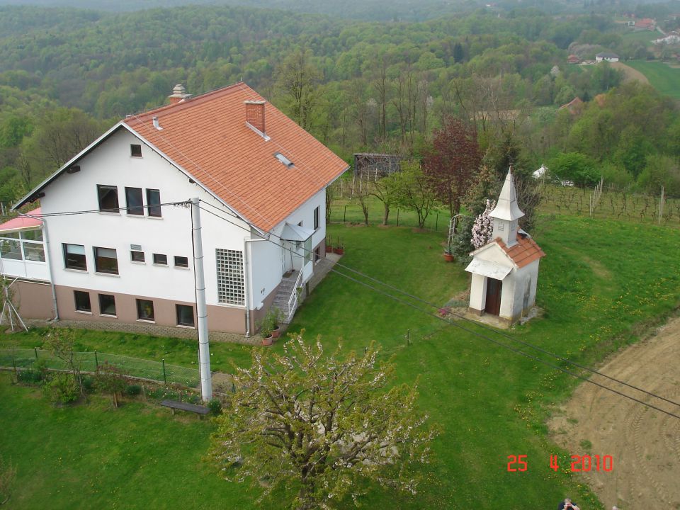 Prekmurje 26. 4. 2010 - foto povečava