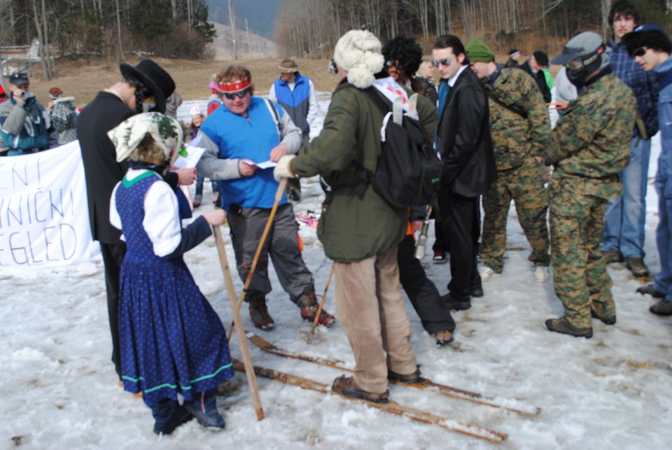 Pustovanje na Jezerskem 6. marec 2011 - foto povečava