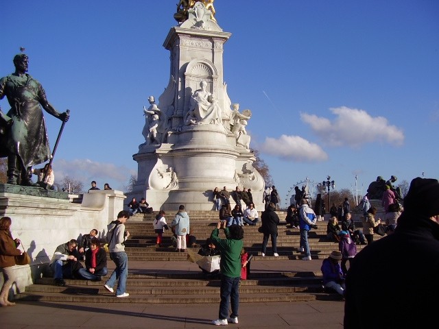 Najiha frendica Tjaša u Londonu... - foto