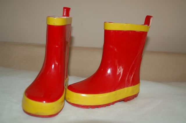 Gumijasti, nepodloženi škornji za dež, št.23, 4€