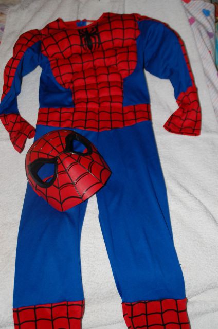 Kostum spiderman 4-6 let, 12 € komplet