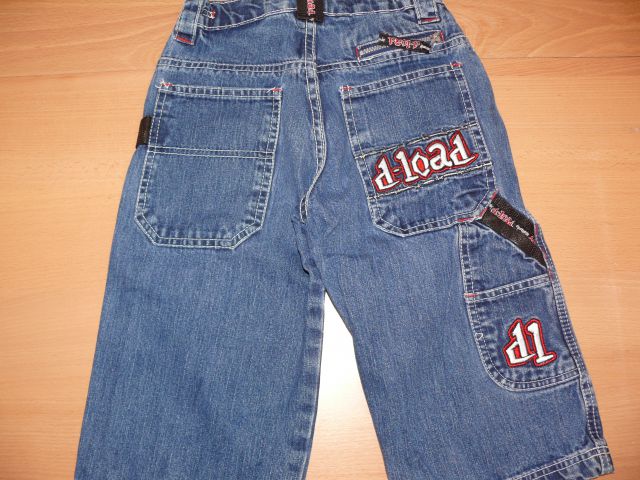 Jeans 3/4 hlače zelo moderen stil in kroj
