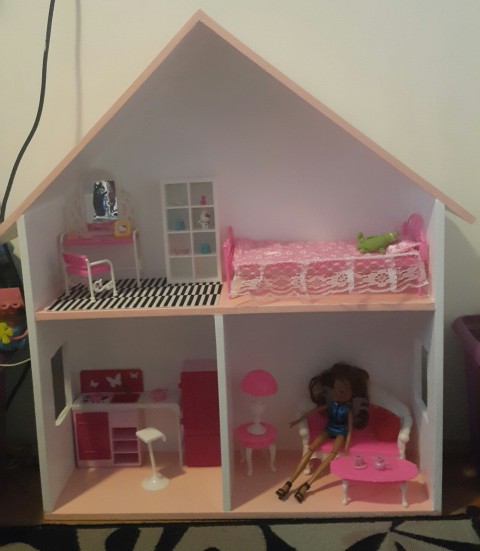 Hišica za barbie - foto
