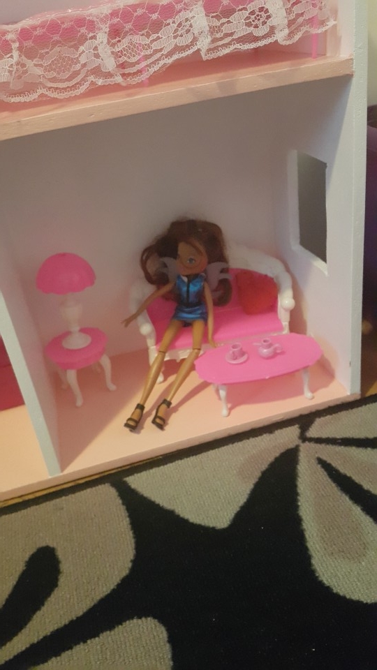 Hišica za barbie - foto povečava