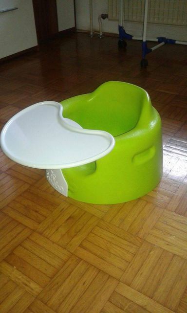 Bumbo stolček z mizico-prodano - foto