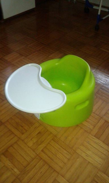 Bumbo stolček z mizico-prodano - foto