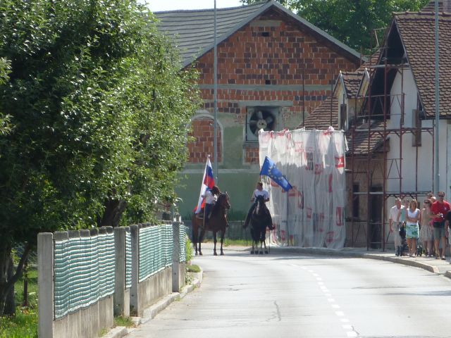 Veselica  v   Srednji vasi 2012  - foto