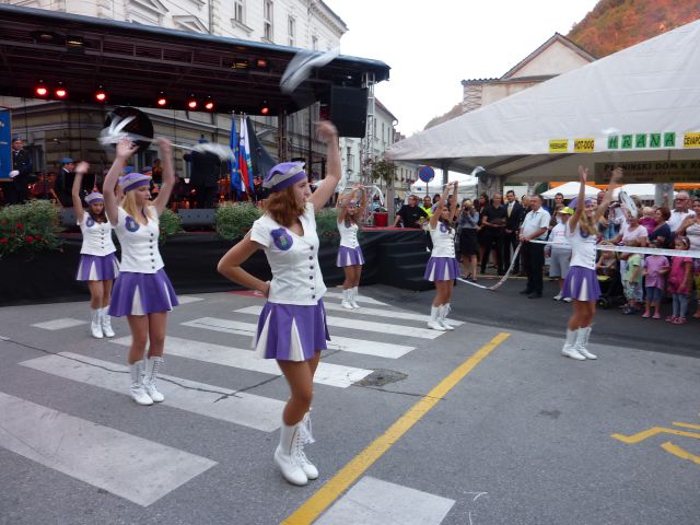  folklornih kostumov in narodnih noš  - foto