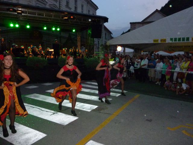  folklornih kostumov in narodnih noš  - foto