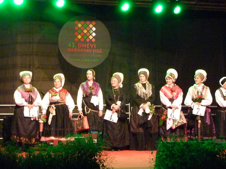  folklornih kostumov in narodnih noš  - foto povečava