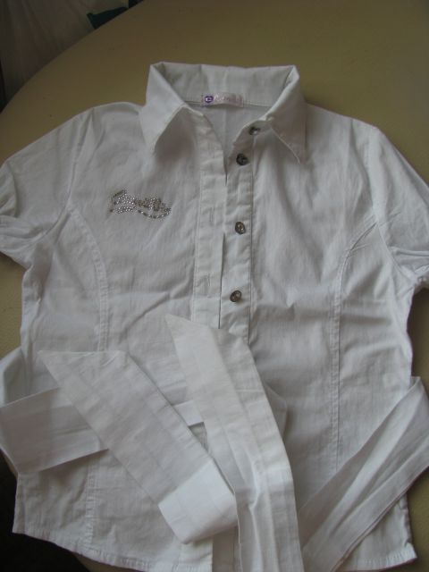 Lepa bela bluzica s pasom, zavezovanje od zadaj, 110-116