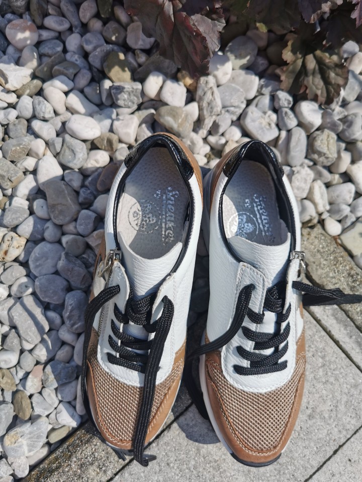 Rieker nove superge, rjavo bele, št 40 35€