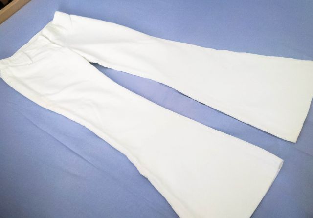 Bele žametne hlače