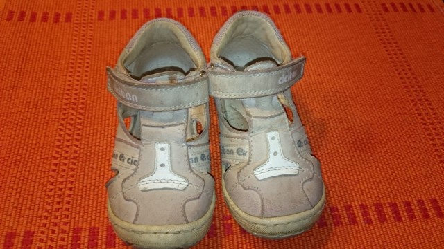 Ciciban sandali št. 21, dobro ohranjeni, notranja dolžina 13,5 cm, cena 7 eur