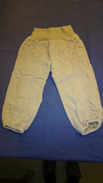 Žametne hlače za deklico (18 mesecev)
