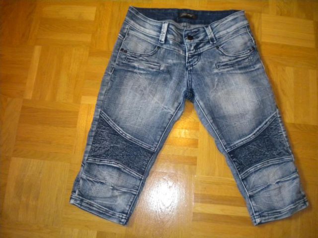 Jeans kapri hlače - 10 evrov