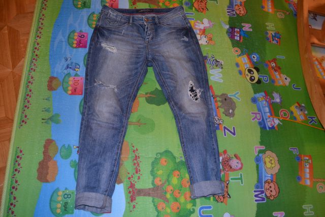 BOYFRIEND jeans kavbojke št. XS-S  - 10 EUR