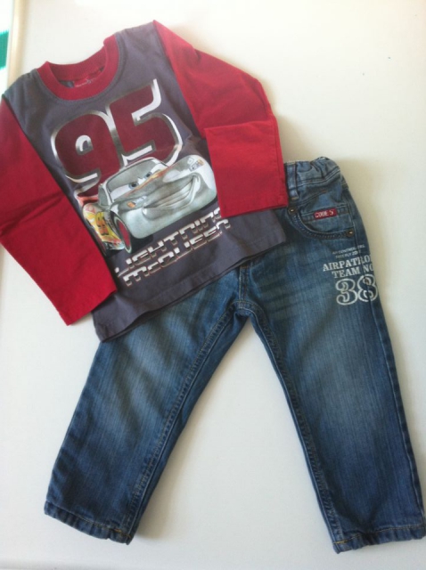Podlozen jeans in disney majica 92