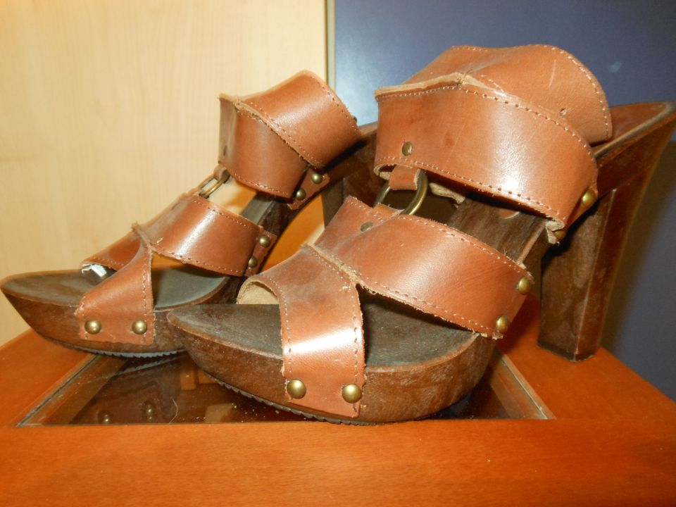 št. 36, sandali z visoko peto, lesen podplat, nenošeni, cena 7€