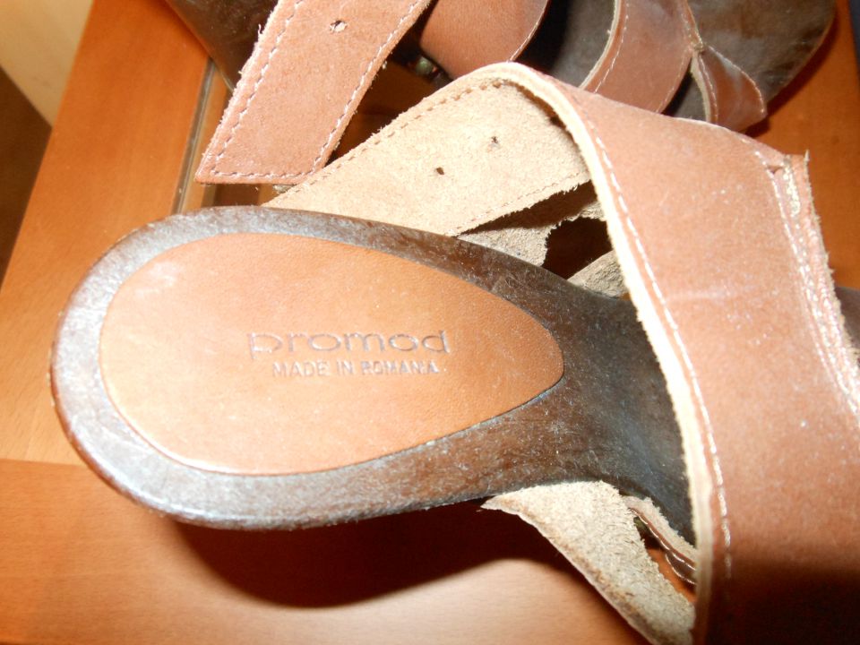 št. 36, sandali z visoko peto, lesen podplat, nenošeni, cena 7€