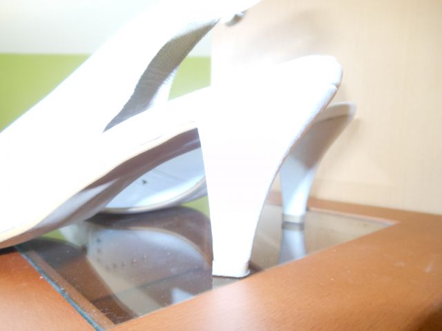 št. 36, beli usnjeni sandali Alpina, novi, cena 7€