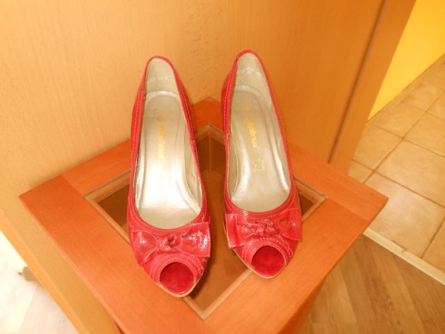 št. 36, rdeči sandali, kupljeni v Alpini, novi, cena 7€
