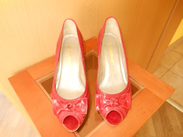 št. 36, rdeči sandali, kupljeni v Alpini, novi, cena 7€