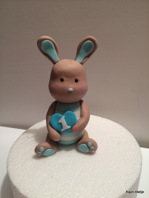 Figurica za torto zajček za 1. rojstni dan