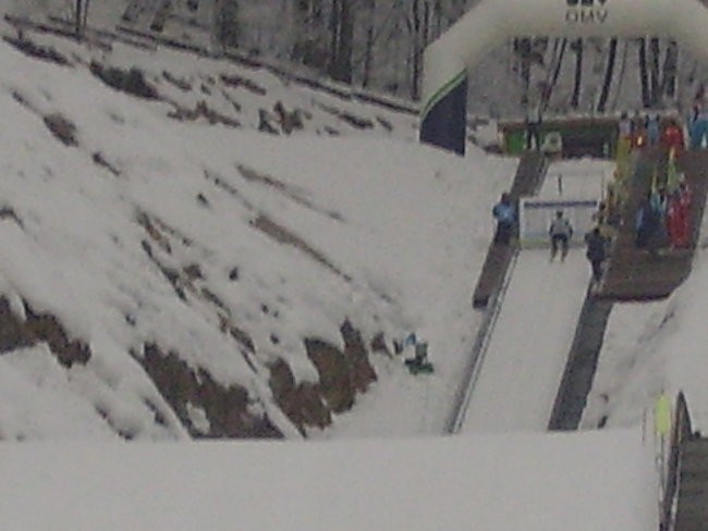 Svetovno mladinsko prvenstvo-skoki-ekipna pre - foto povečava