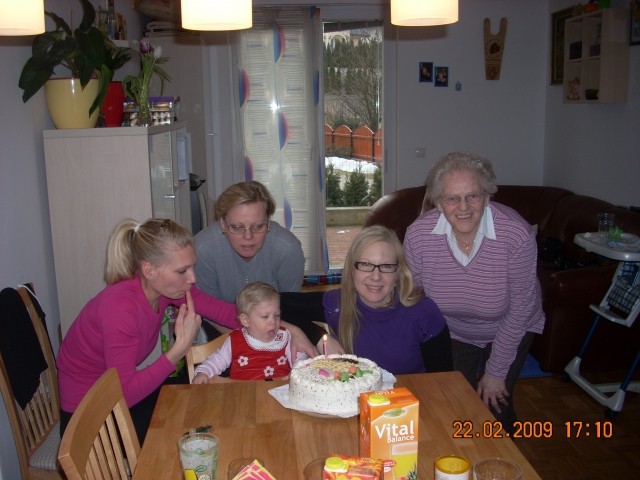 4 generacije: prababi, babi, mami, teta, Vita
