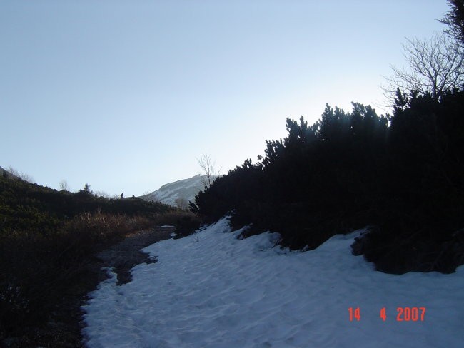 Snežnik in Slivnca april 2007 - foto povečava