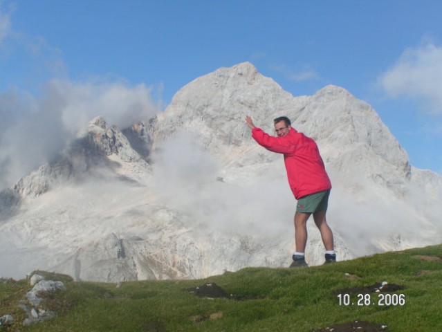 Pero spet Triglav pogleduje...