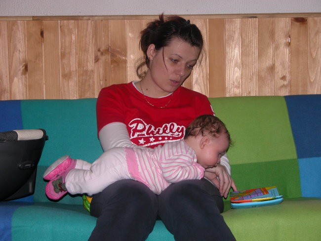 Mami bere pravljico
