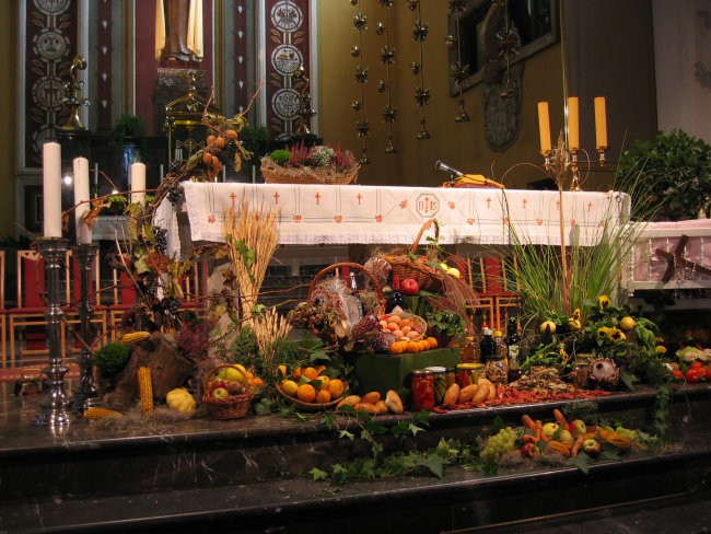 Kodeljevo - oltar - zahvalna nedelja 2007