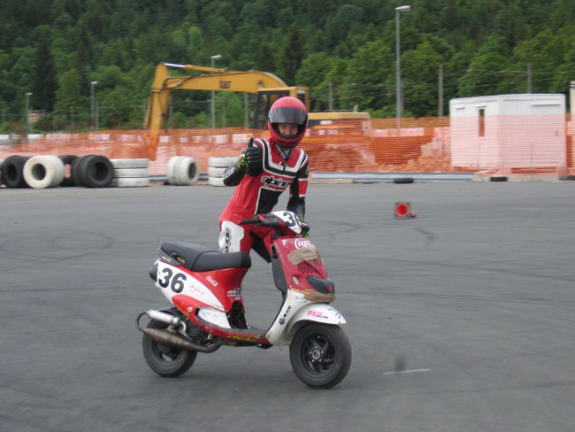 3.6.2006 - tretji trening - skuterske dirke ( - foto povečava