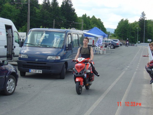 Gapi back iz testne vožnje 