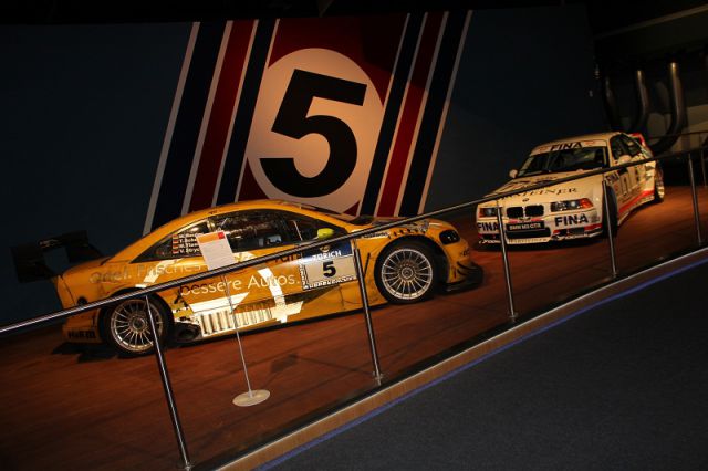 Umazan Opel pa en random BMW