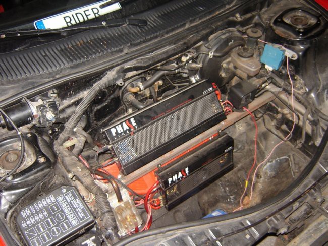 hibridni elektro-vodikov motor v SW20ki, ki se je prišel pokazati na Nissan meet.