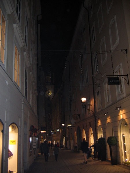Crooked alleyways of Salzburg...