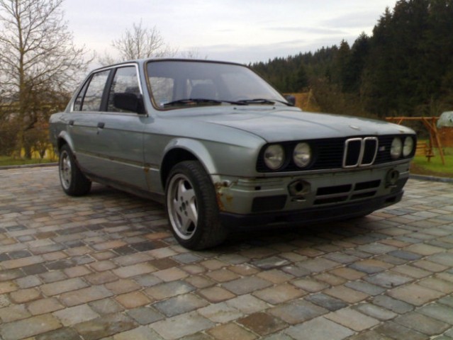 BMW E30 320i - foto