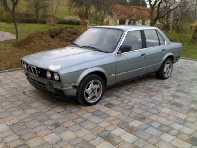 BMW E30 320i - foto