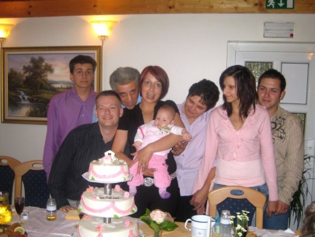 ...stric Branko z celotno družino...