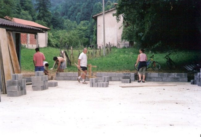 Junij 2003 - Igrišče - foto povečava